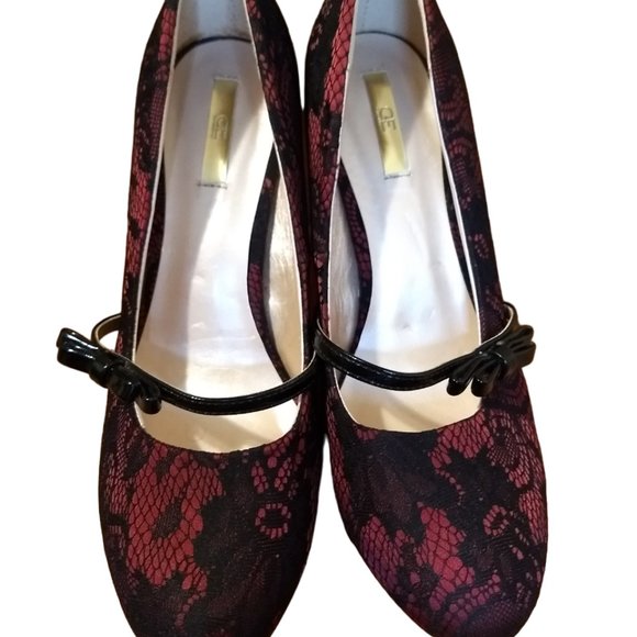Cause & Effect Lace Satin High Heel Shoes, Size 8 - Picture 9 of 12